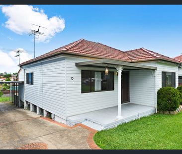 SPACIOUS 3 - 4 BEDROOM FAMILY HOME WITH CARPORT - Photo 6