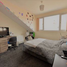 2 bedroom House in Harold Place, Leeds - Photo 1