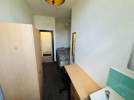 4 bedroom terraced house to rent - Photo 4