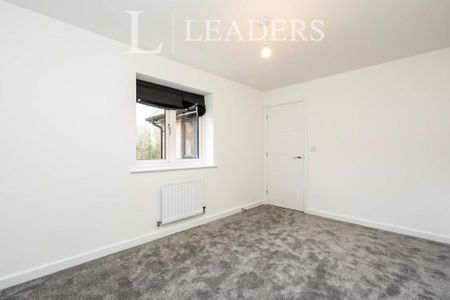 5 bedroom detached house to rent - Photo 4