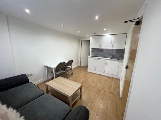 1 bedroom in a house share to rent - Photo 1