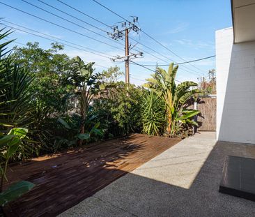 Premium Coastal Living - Just 300m from Grange Beach! - Photo 6