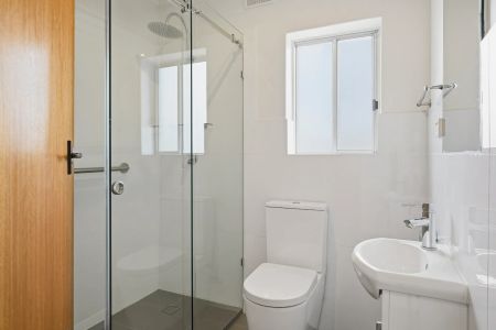 Modern & Spacious 2-Bedroom Unit in a Highly Convenient Location - Photo 5