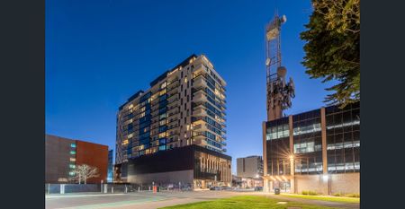 Fully Furnished East End Apartment | 2 Bed 2 Bath 1 Car | City Views - Photo 2