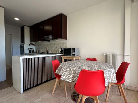 Location Appartement 5 pièces 111m² ECULLY 69130 - Photo 3