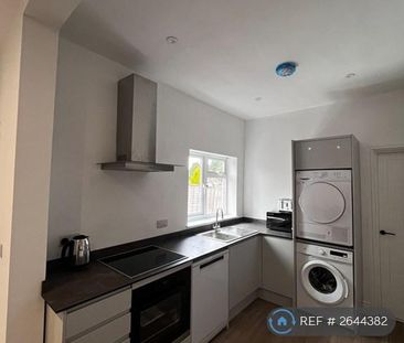 1 bedroom in a house share to rent - Photo 1