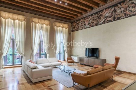 Prestigioso piano nobile affrescato nel cuore di Verona - Photo 2