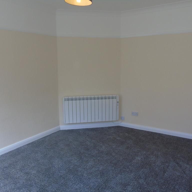 2 bedroom ground floor flat to rent - Photo 1