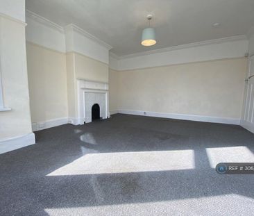 4 bedroom semi-detached house to rent - Photo 2