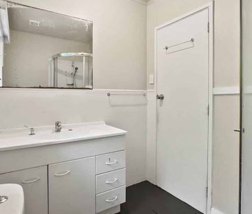 Cheapest 3 Bedroom Rental Home in Panmure - Photo 3