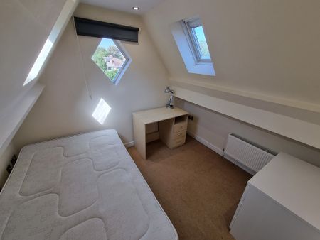 4 Bed Student Accommodation - Photo 3