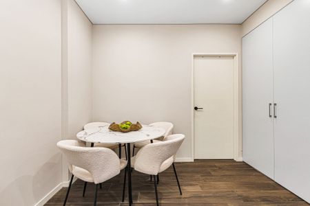 Designer One Bedroom Apartment in Luxe - Photo 2