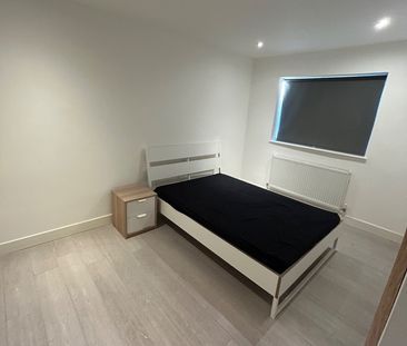 3 Bed Terraced House, Star Lane, E16 - Photo 5