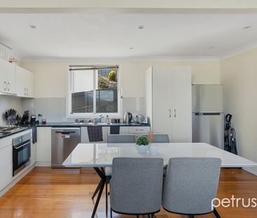 Three Bedroom Family Home - Photo 6