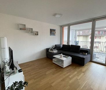 Moderne und grosse 2.5-ZW à 67 m² im 2. OG - Photo 1