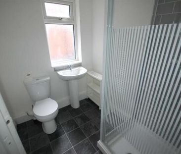 4 bedroom end of terrace house to rent - Photo 1