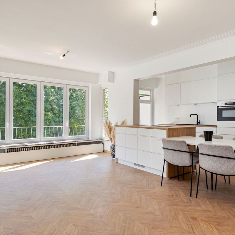 Appartement te huur in Brussel voor € 1.600 met 2 slaapkamers - Photo 1