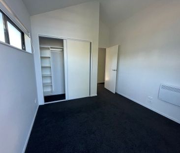 Stylish 1 bedroom house - Photo 2