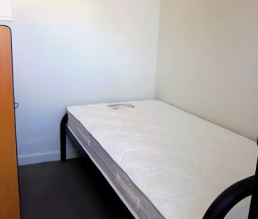 Medium 1 Bedroom - Photo 2