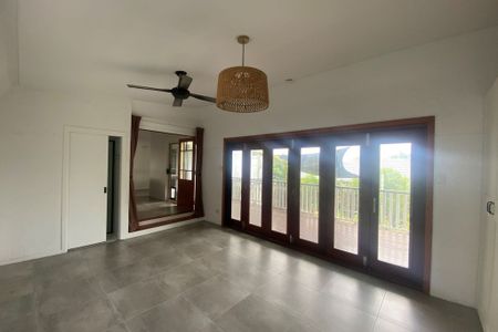 PEACEFUL FAMILY HOME WITH POOL IN CENTRAL LOCATION! - Photo 2