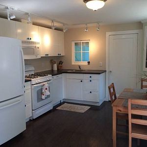 2 BR Garden Level Suite - Pet Friendly :) OCT 1 - Photo 2