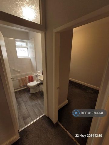 2 bedroom terraced house to rent - Photo 2