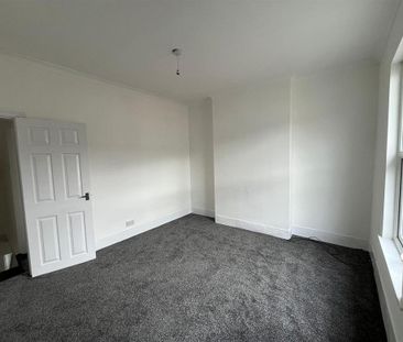 2 bedroom end of terrace house to rent - Photo 5