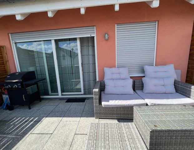 sonnige Wohnung mit riesiger Terrasse - Photo 1