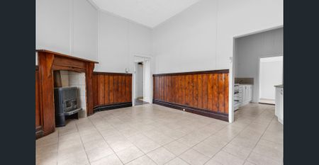 Classic Charm and Character - Photo 2