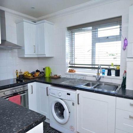 2 bedroom flat to rent - Photo 4