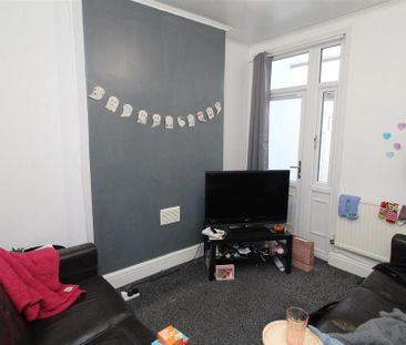 5 bedroom private hall to rent - Photo 2