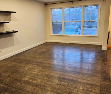 9 Dowling Crescent #Upper - Photo 2