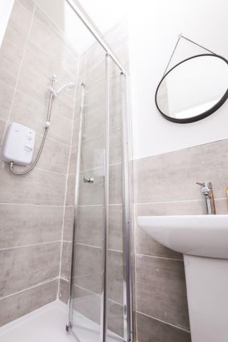 6 bedroom House To Let - Photo 2