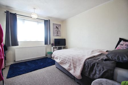 Penhill Drive, Swindon, Swindon, SN2 - Photo 5