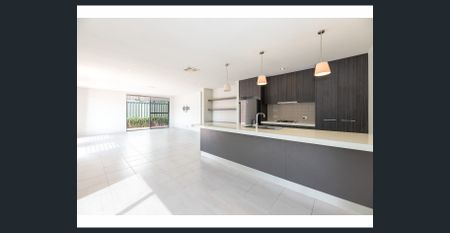 Modern Townhouse in a Prime Location - Photo 5