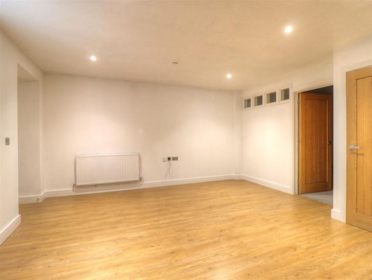 2 BED Apartment To rent - Photo 1