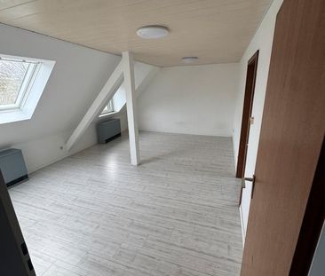 Helle Dachgeschosswohnung - Photo 1