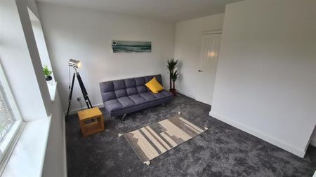 2 bedroom detached bungalow to rent - Photo 2