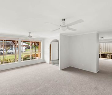 4 BEDROOM MODERN FAMILY HOME - Photo 2