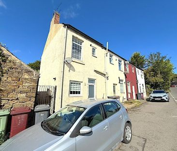 2 bedroom end of terrace house to rent - Photo 2