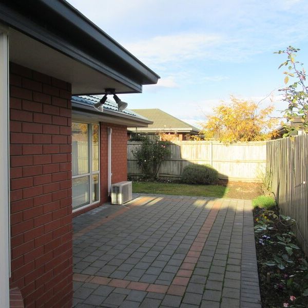 THREE BEDROOM TOWNHOUSE – DOWN QUIET LANE - Photo 1