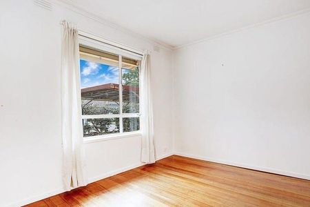 2/698 Barkly Street, West Footscray VIC 3012 - Photo 2