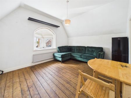 1 bedroom Flat to rent - Photo 3