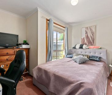 COZY 2-BEDROOM UNIT IN PRIME ST ALBANS LOCATION - Photo 3