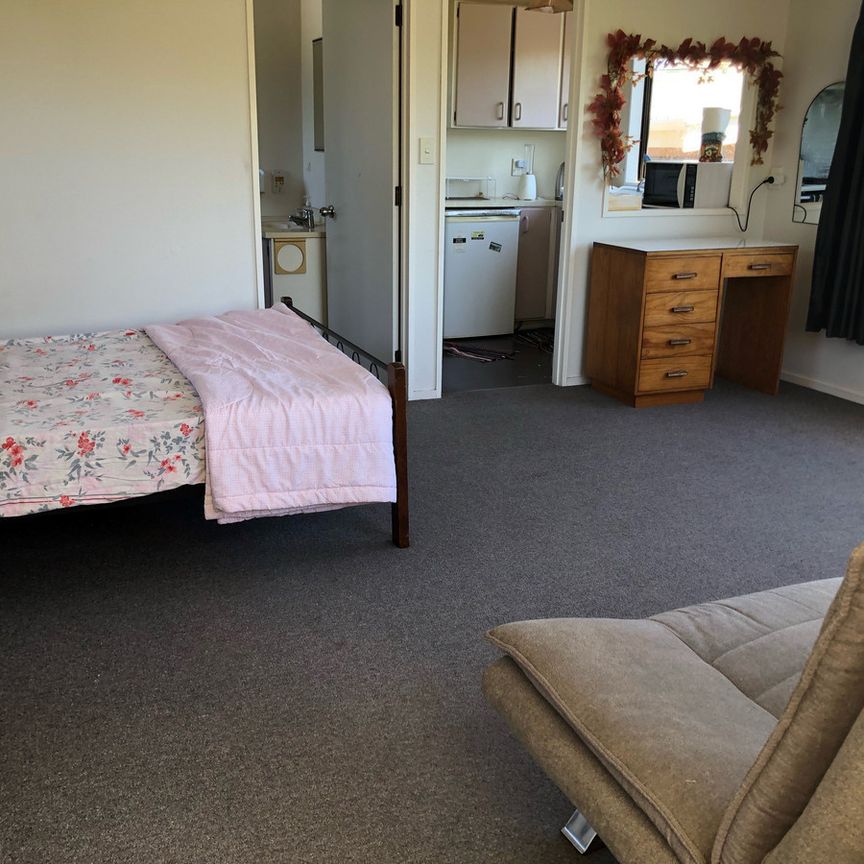 A/52 Rosamund Avenue - Photo 1