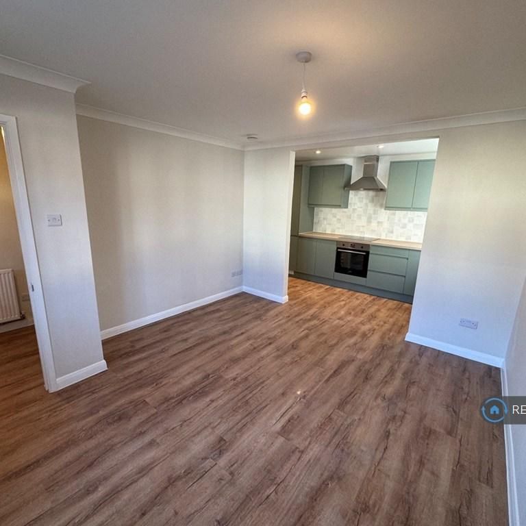 1 bedroom semi-detached house to rent - Photo 1
