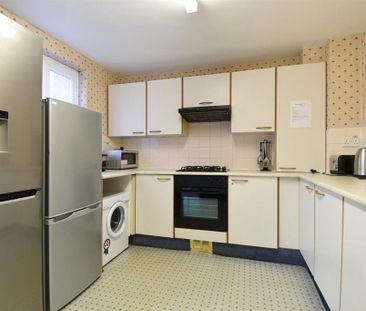 1 bedroom in a house share to rent - Photo 4