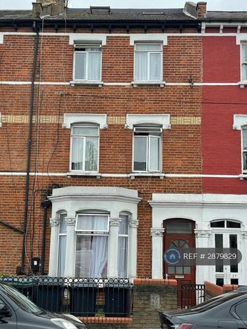 1 bedroom in a house share to rent - Photo 5