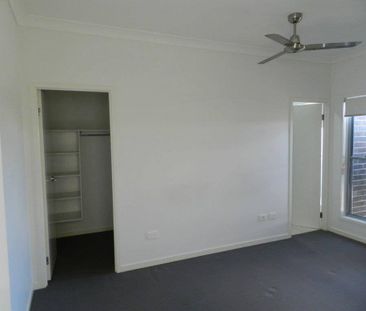 Beautiful Spacious and Well presented - Photo 4