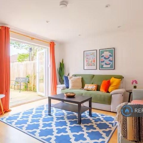 3 bedroom end of terrace house to rent - Photo 1